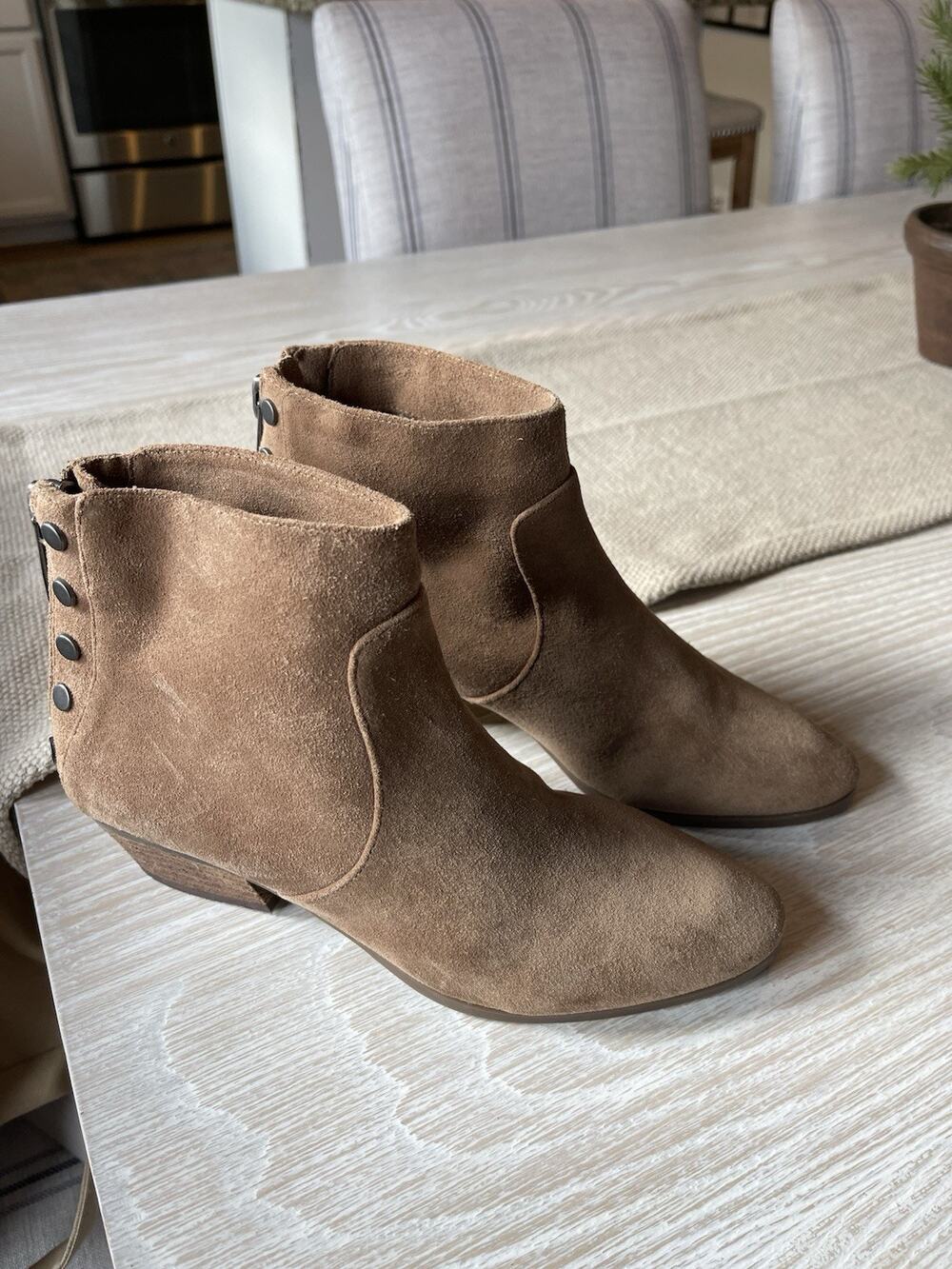 New Vince Camuto Cinza Ankle Boots Womens 6M Brown Suede Tan Booties Metal Studs